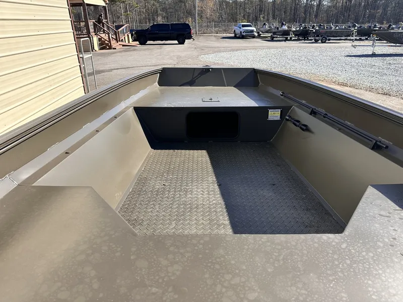 Slide: The Image of Interior view of Edge Duck Boats Sportsman Series 656, year 2026. - 5