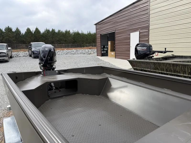 Slide: The Image of Edge Boats Sportsman Series 656DB MID DECK 2026 - 4