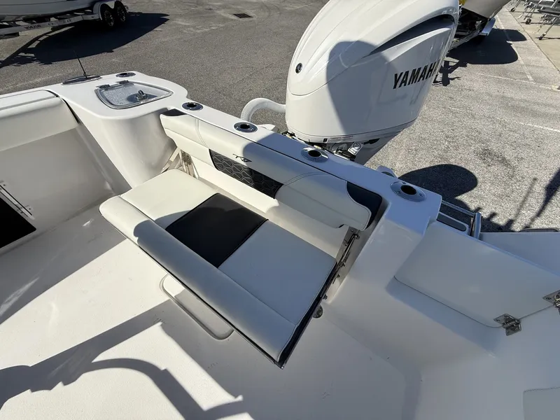 Slide: The Image of Tidewater 232 CC Adventure 2026 - 13