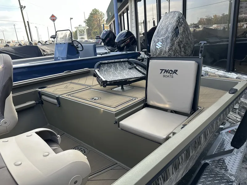 Slide: The Image of Thor Lake Hammer 1900 SC 140HP 2026 - 11