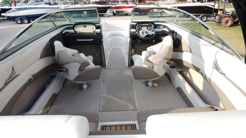 Slide: The Image of Crownline Boats 235 SS 2014 - 25