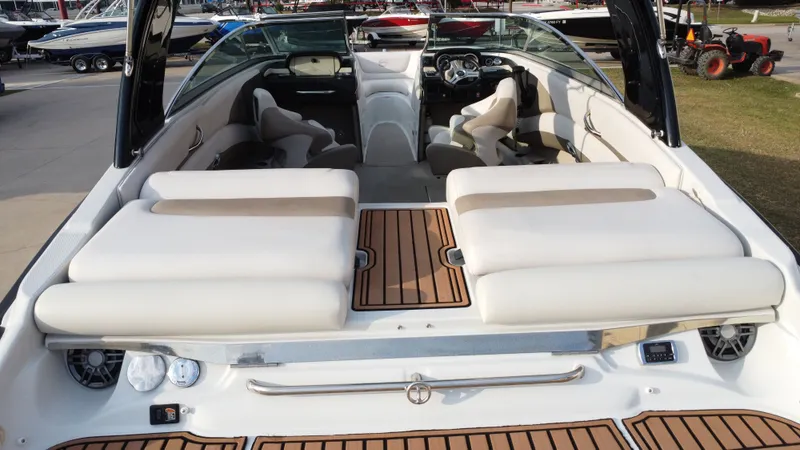 Slide: The Image of Crownline Boats 235 SS 2014 - 24