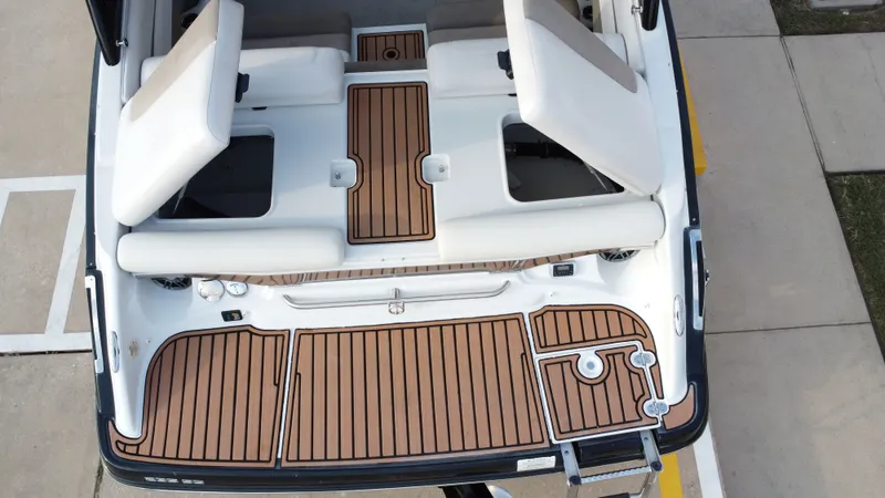 Slide: The Image of Crownline Boats 235 SS 2014 - 29
