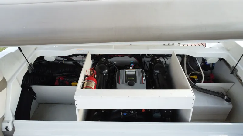 Slide: The Image of Crownline Boats 235 SS 2014 - 30