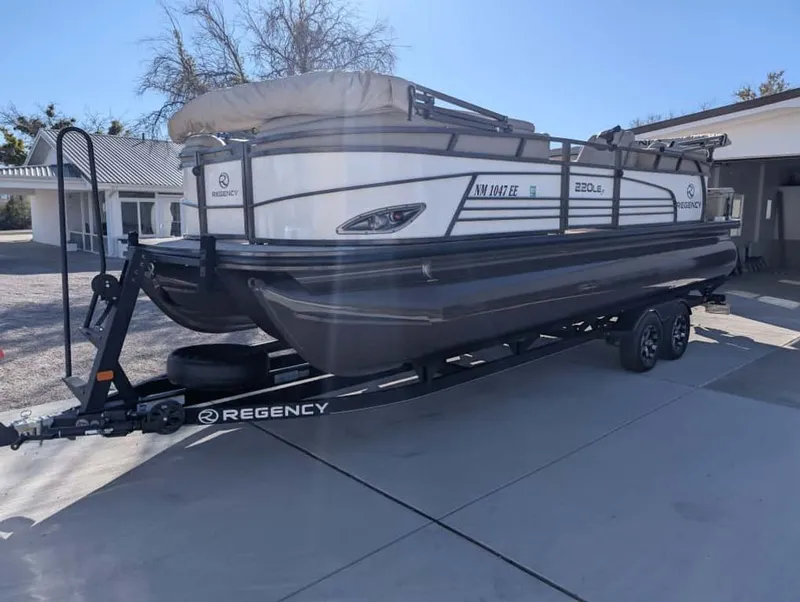 The Image of Regency 220 LE3 2018 - 0