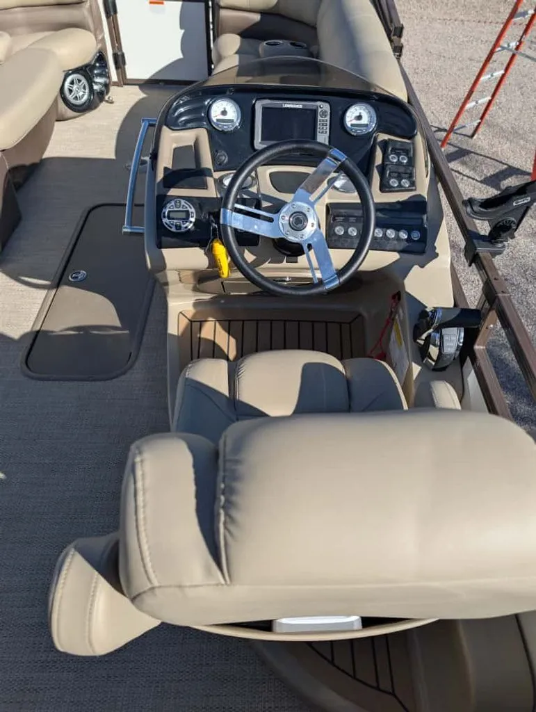 Slide: The Image of Regency 220 LE3 2018 - 12