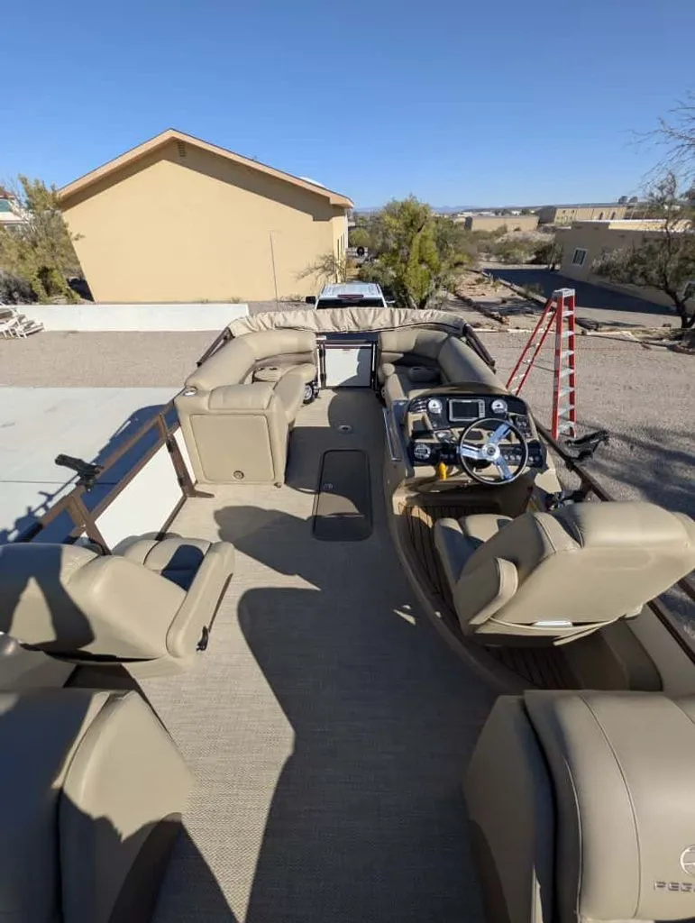 Slide: The Image of Regency 220 LE3 2018 - 13