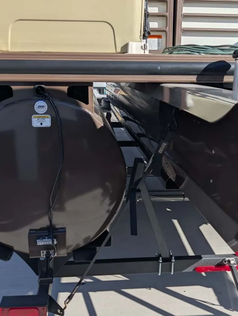 Slide: The Image of Regency 220 LE3 2018 - 16