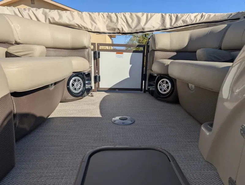 Slide: The Image of Regency 220 LE3 2018 - 19