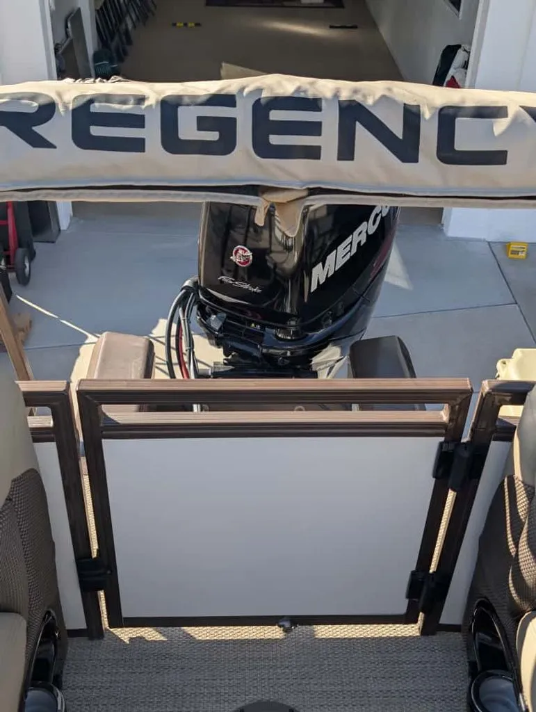 Slide: The Image of Regency 220 LE3 2018 - 21