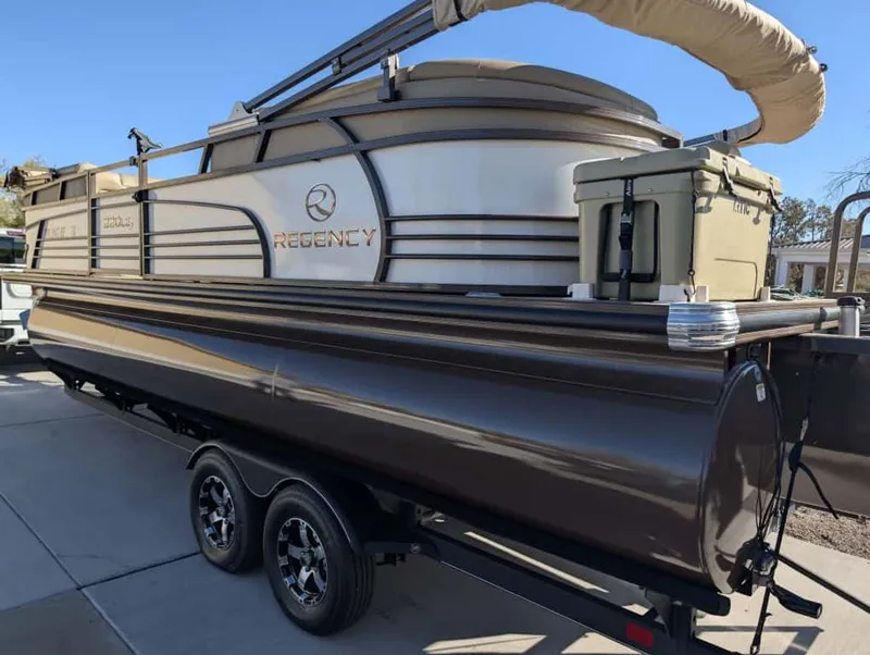 Slide: The Image of Regency 220 LE3 2018 - 22