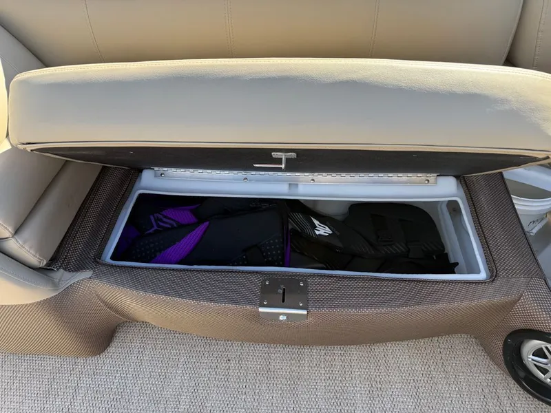 Slide: The Image of Regency 220 LE3 2018 - 27