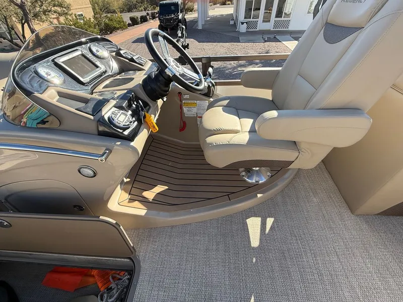 Slide: The Image of Regency 220 LE3 2018 - 30