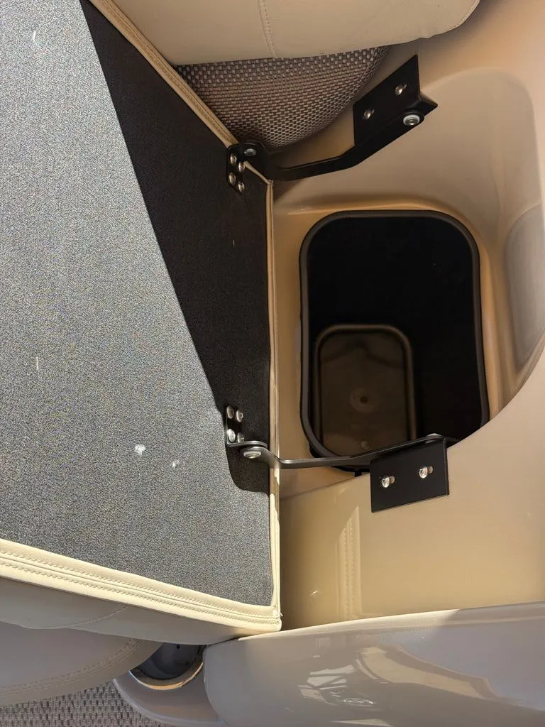 Slide: The Image of Regency 220 LE3 2018 - 36