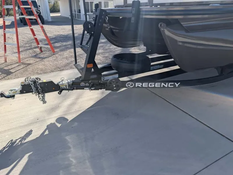 Slide: The Image of Regency 220 LE3 2018 - 37