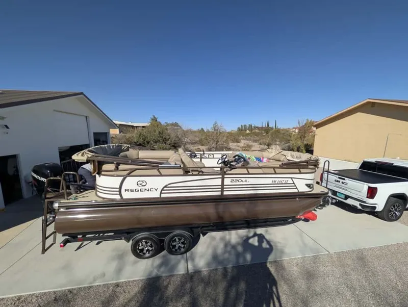 Slide: The Image of Regency 220 LE3 2018 - 38