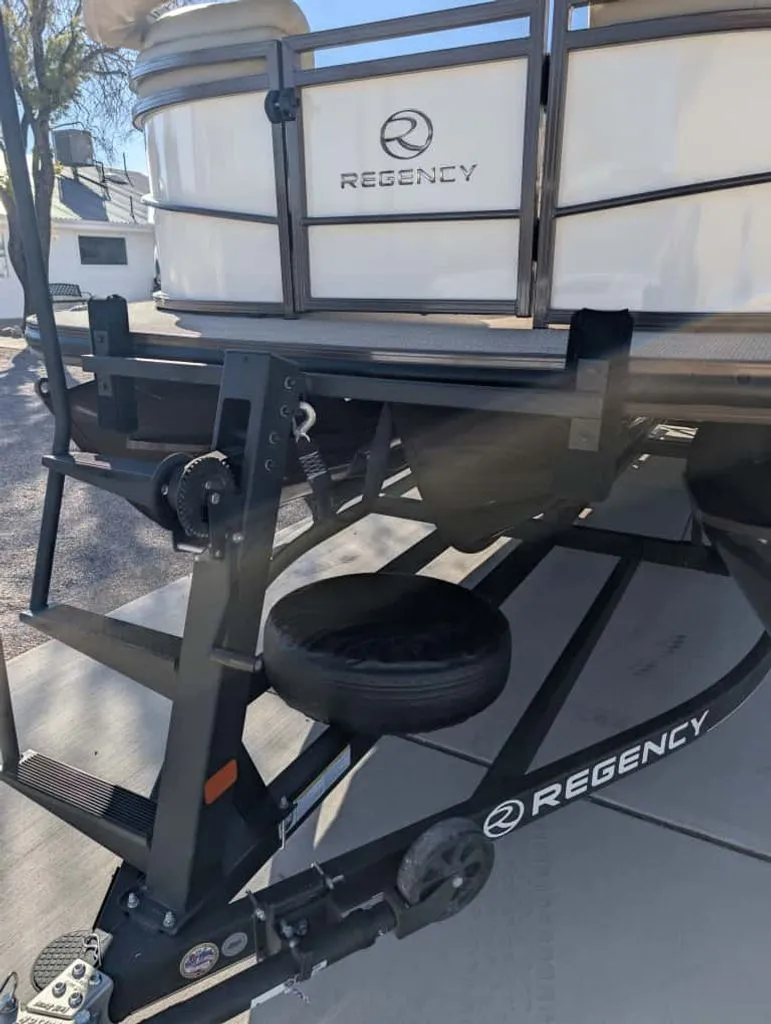 Slide: The Image of Regency 220 LE3 2018 - 39