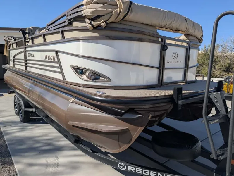 Slide: The Image of Regency 220 LE3 2018 - 40