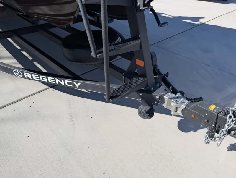 Slide: The Image of Regency 220 LE3 2018 - 42