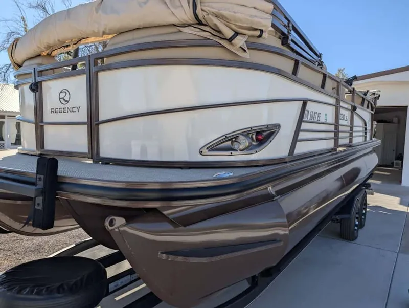 Slide: The Image of Regency 220 LE3 2018 - 43