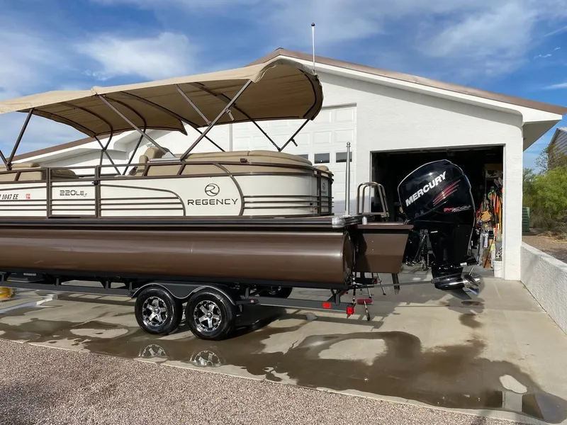 Slide: The Image of Regency 220 LE3 2018 - 48