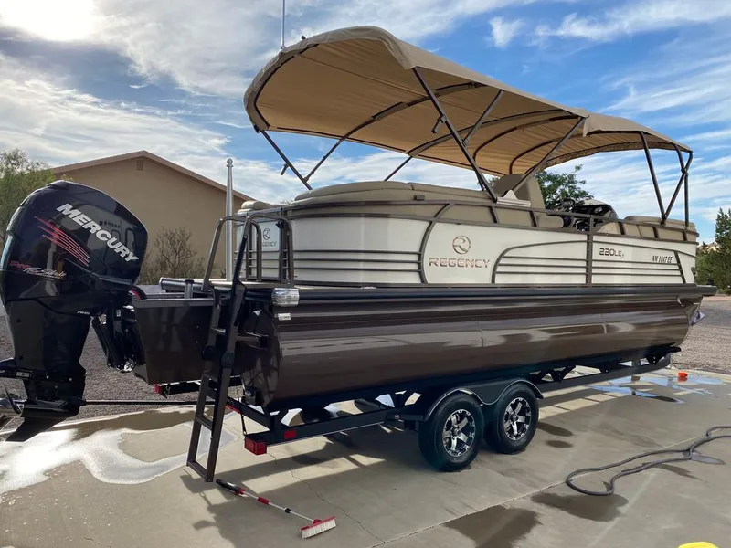 Slide: The Image of Regency 220 LE3 2018 - 49