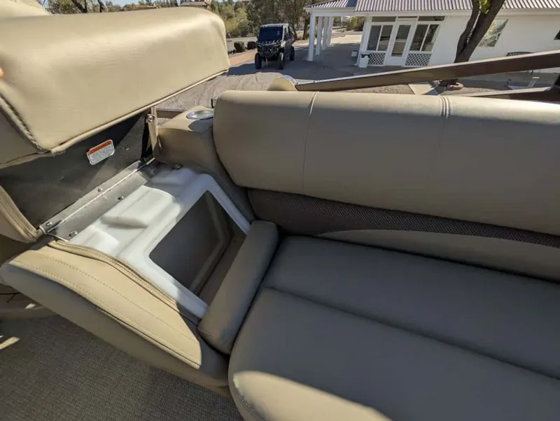 Slide: The Image of Regency 220 LE3 2018 - 5