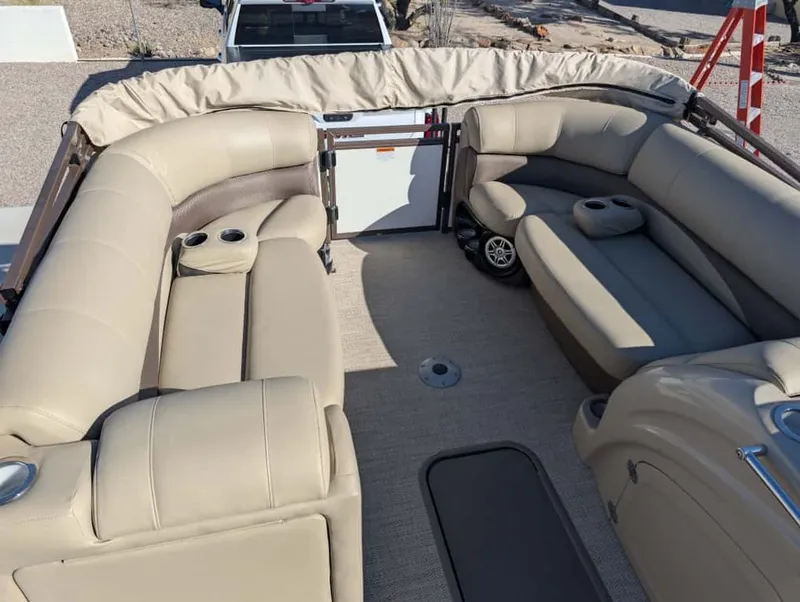 Slide: The Image of Regency 220 LE3 2018 - 50