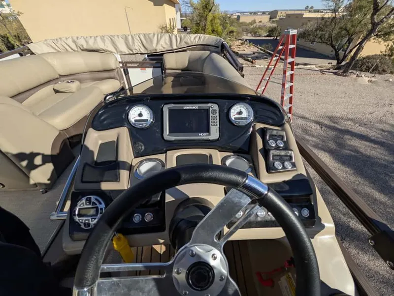 Slide: The Image of Regency 220 LE3 2018 - 8