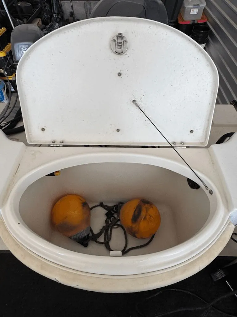 Slide: The Image of Seaswirl 2150 WA Striper 2002 - 7