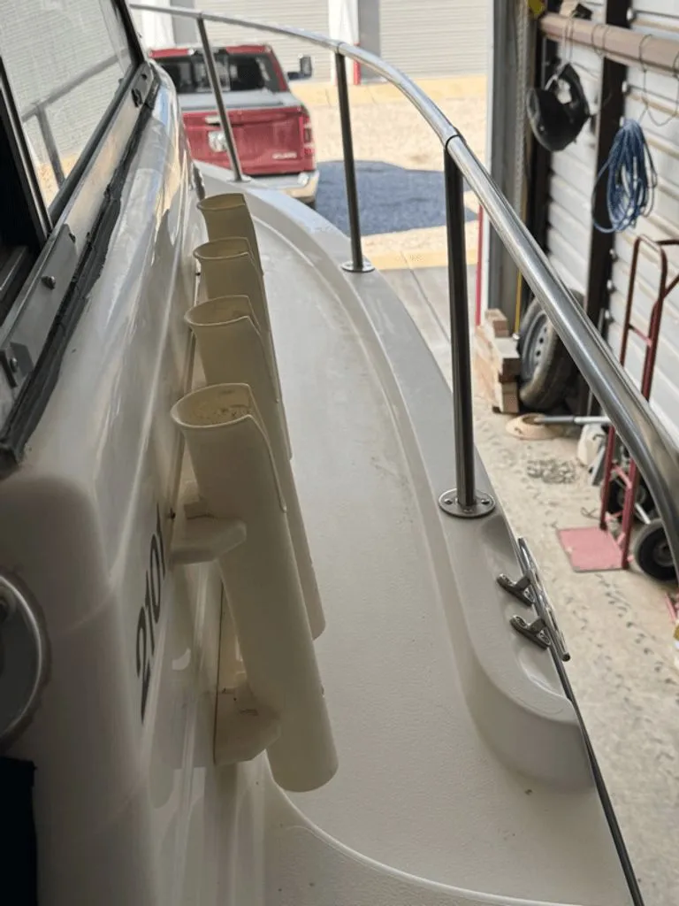 Slide: The Image of Seaswirl 2150 WA Striper 2002 - 8