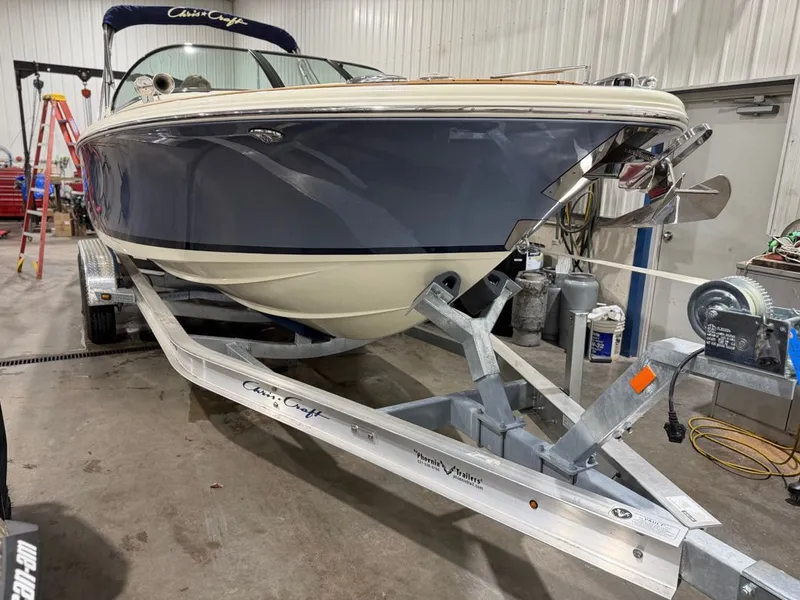 Slide: The Image of Chris-Craft LAUNCH GT 25 2024 - 3