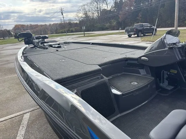 Slide: The Image of Ikon LX20 2024 - 18