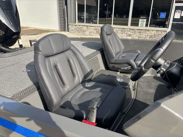 Slide: The Image of Ikon LX20 2024 - 7