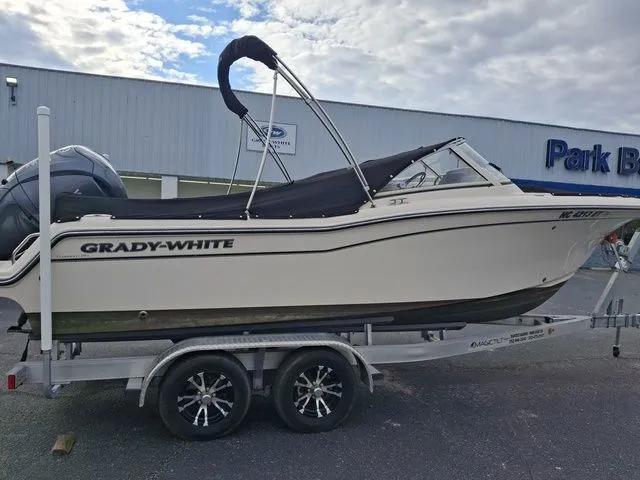 The Image of Grady-White Freedom 215 2021 - 1