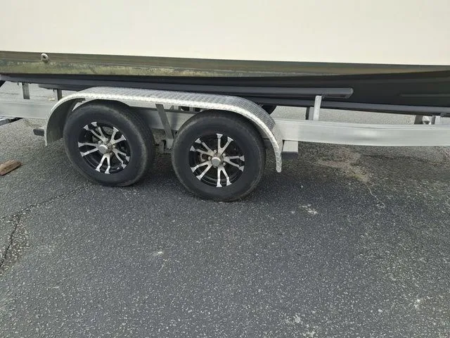 Slide: The Image of Grady-White Freedom 215 2021 - 5