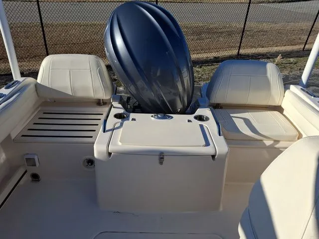 Slide: The Image of Grady-White Freedom 215 2021 - 16