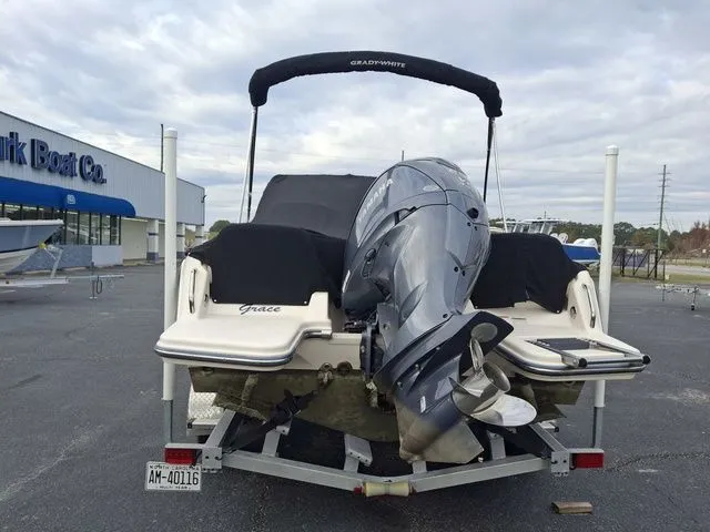 Slide: The Image of Grady-White Freedom 215 2021 - 3