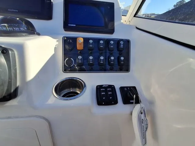 Slide: The Image of Grady-White Freedom 215 2021 - 9