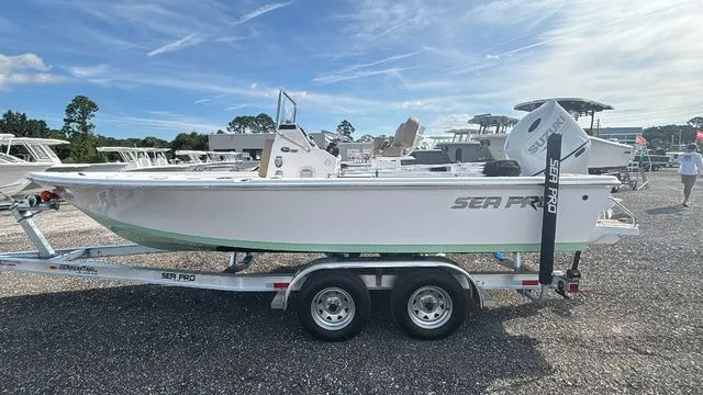 The Image of Sea Pro 210 Bay 2026 - 1