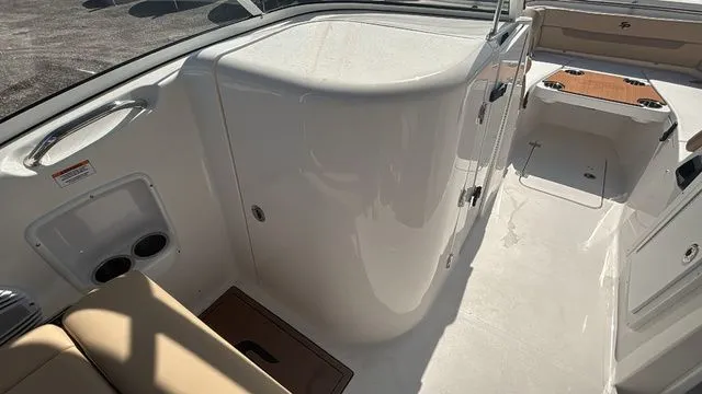 Slide: The Image of Sea Pro 240 DC 2026 - 18