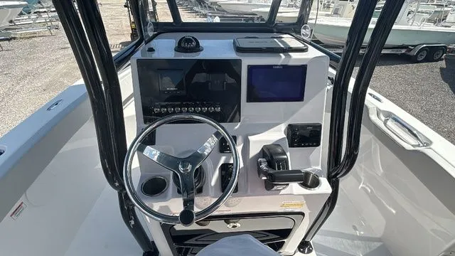 Slide: The Image of Sea Pro 225FLX Sandbar 2026 - 12