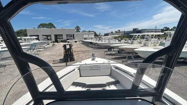 Slide: The Image of Sea Pro 225FLX Sandbar 2026 - 14