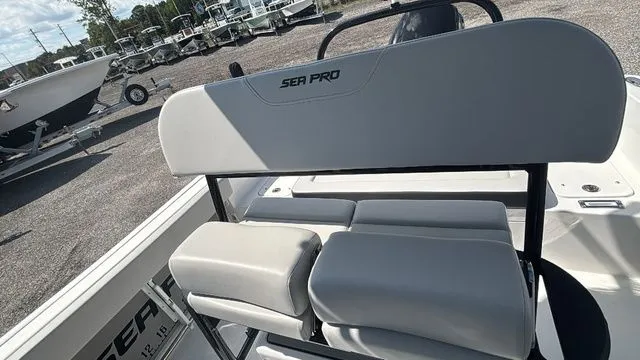Slide: The Image of Sea Pro 225FLX Sandbar 2026 - 16