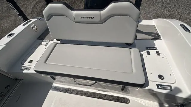 Slide: The Image of Sea Pro 225FLX Sandbar 2026 - 17