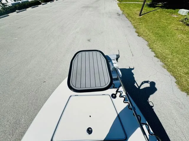 Slide: The Image of Maverick HPX-V17 2022 - 14