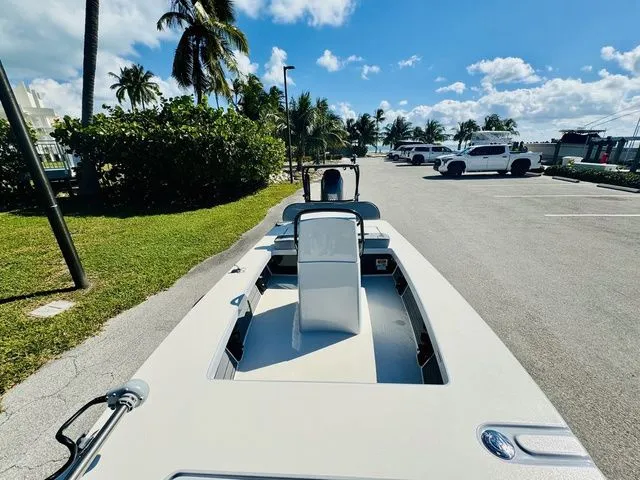 Slide: The Image of Maverick HPX-V17 2022 - 15