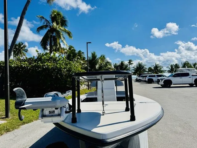 Slide: The Image of Maverick HPX-V17 2022 - 16