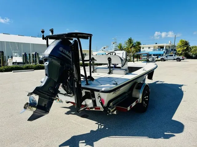 Slide: The Image of Maverick HPX-V17 2022 - 18