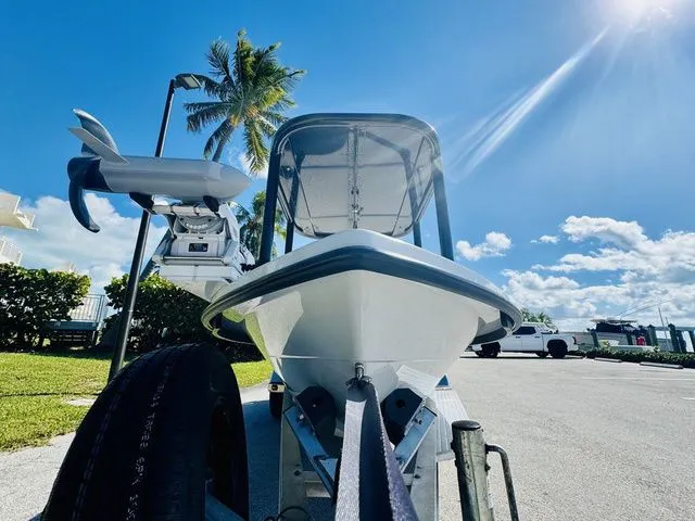 Slide: The Image of Maverick HPX-V17 2022 - 22